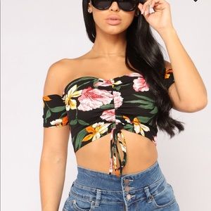 Girls love flowers off the shoulder crop top